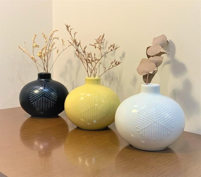 暮らしになじむ白山陶器の「まゆ花瓶」 - カリモク60オフィシャルショップ