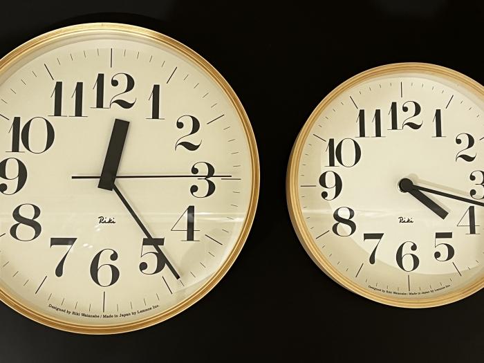 シンプルで普遍的なデザインの掛け時計「リキクロック」 - カリモク60